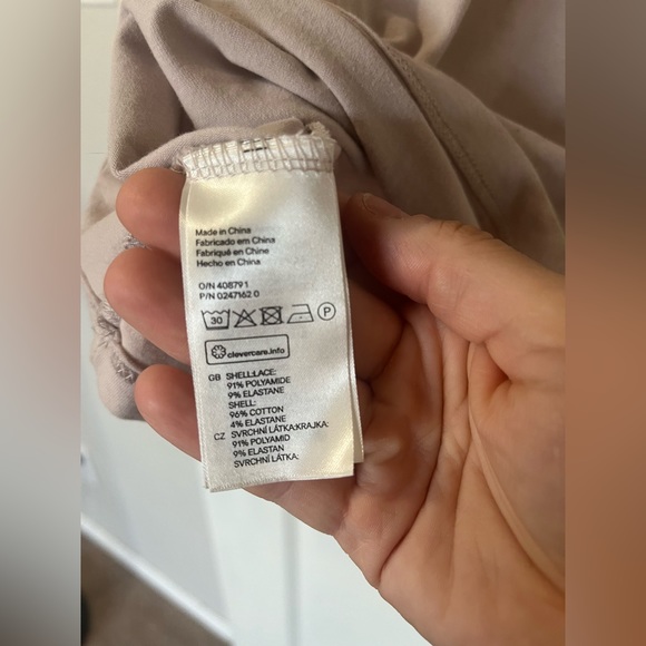 H&M - M Tee with Lace - Picture 4 of 4